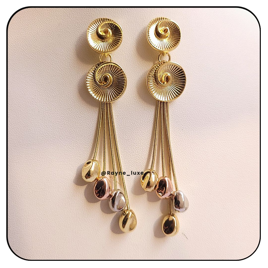 Golden Spiral Dangle Earrings – Elegant Chic Statement Jewelry