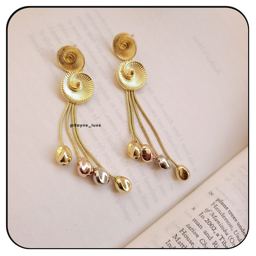 Golden Spiral Dangle Earrings – Elegant Chic Statement Jewelry