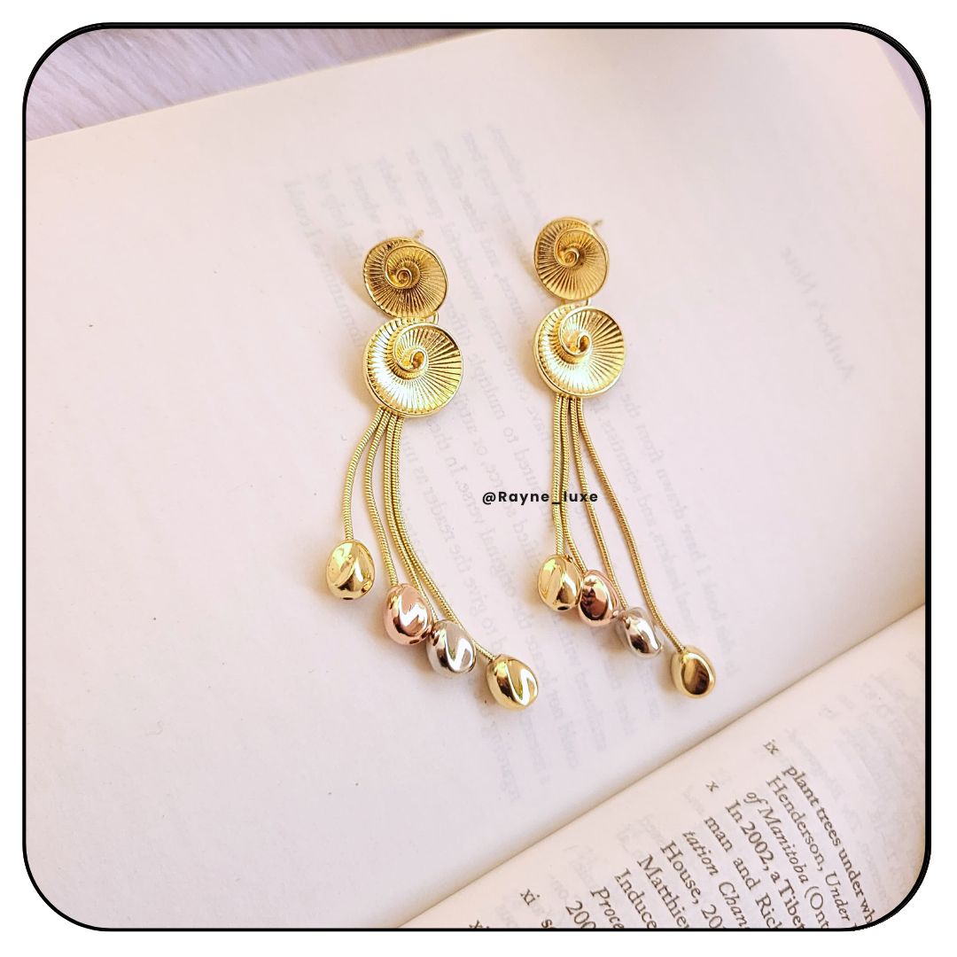 Golden Spiral Dangle Earrings – Elegant Chic Statement Jewelry