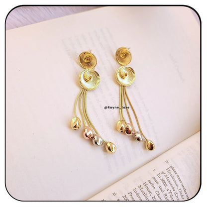 Golden Spiral Dangle Earrings – Elegant Chic Statement Jewelry